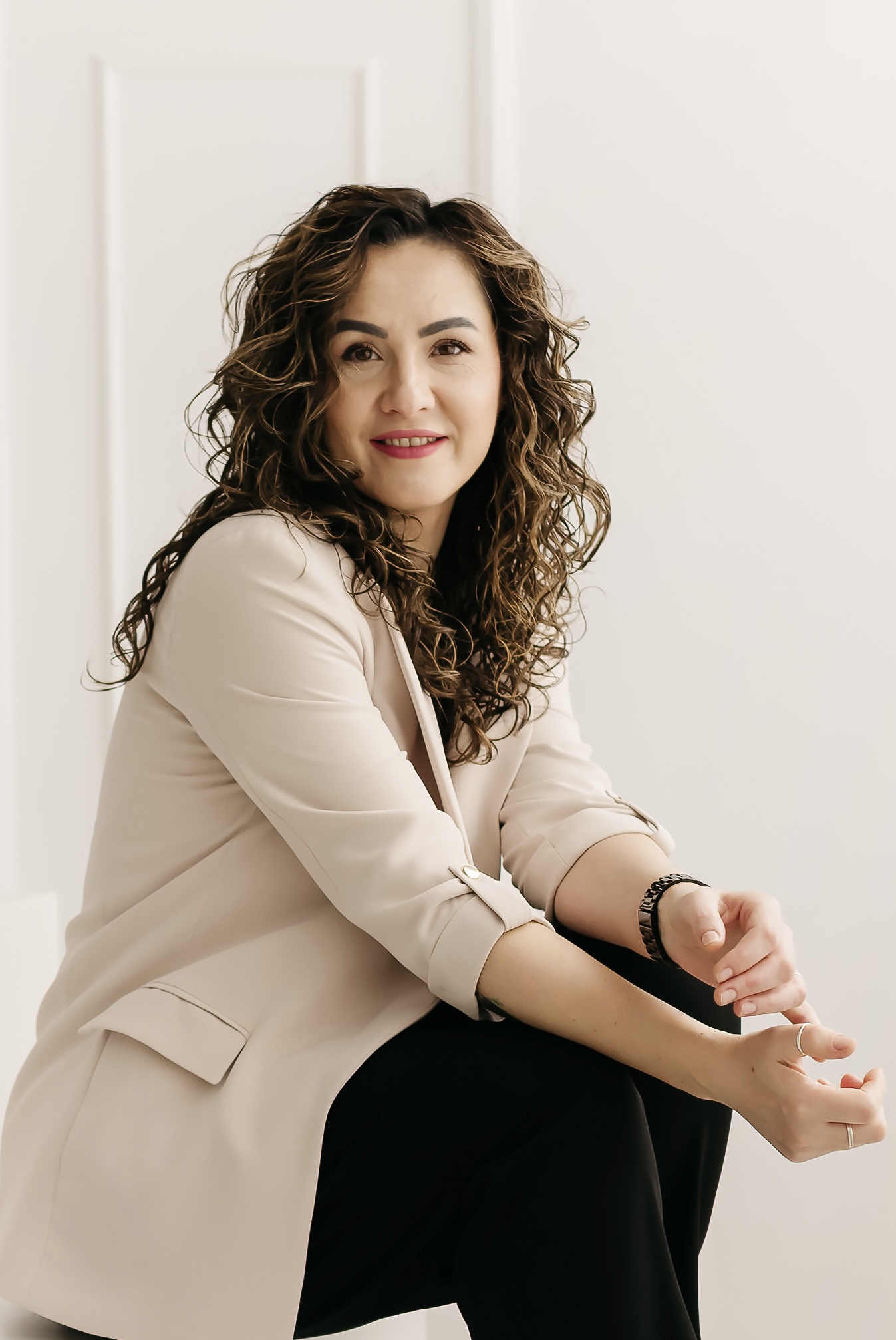 Portrait of trichology graduate Anamaria Sucala from Cluj, Romania – TrichoCare Education Level 4 Certificate in Trichology